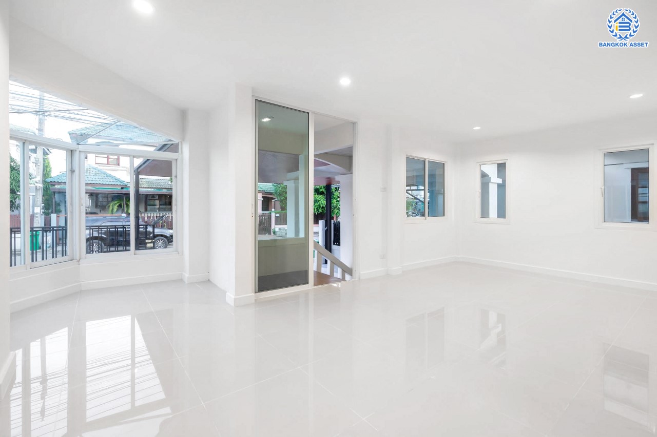 บ้านมือสองตกแต่งใหม่ ม.เศรณีวิลล่า บางใหญ่-กาญจนาภิเษก (บ้านกล้วย-ไทรน้อย) เนื้อที่ 50 ตร.ว. ฟังก์ชันพร้อม 3 ห้องนอน 3 ห้องน้ำ จอดรถได้ 2 คัน ตอบโจทย์ทุกการอยู่อาศัย บนทำเลคุณภาพ! เชื่อมต่อ ถ.กาญจนาภิเษก ใกล้เซ็นทรัลเวสต์เกต และ รถไฟฟ้า "สถานีคลองบางไผ่"...